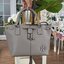 OUTLET 】TORY MCGRAW SMALL DRAWSTRING กระเป๋าถือหรือสะพายข้าง วัสดุหนังวัวแท้ อะไหล่ทอง เปิด-ปิดด้วยสายหนังรูด จะถือหรือสะพายข้างได้Crossbodyได้ น้ำหนักเบาจุของได้เยอะ ด้านหน้าประดับโลโก้แบรนด์ ด้านในมีช่องเล็กสำหรับใส่บัตรใส่ตังค์ได้ มีสายยาว ปรับสายได้ ถ