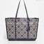 OUTLET 】TORY BURCH FACTORY MONOGRAM JACQUARD LARGE TOTE BAG (L) กระเป๋าถือหรือสะพายดีไซน์ยอดนิยมจาก TORY BURCH FACTORY OUTLET วัสดุ Woven Jacquard & Leather ทอลาย Jacquard Singnature แบรนด์รอบใบปราณีตสวยอยู่ทรงเป็นเอกลักษณ์ ใบใหญ่กำลังดี กว้างและจุได้เยอะ