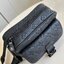สลับแท้ LV Getaway Messenger Monogram Shadow Leather Bag กระเป๋าแมสเซนเจอร์ ขนาดกะทัดรัดเพรียวบางตอบโจทย์การใช้งาน โดดเด่นด้วยโลโก้ปั้มแบรนด์เต็มใบ