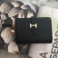 รุ่นขายดีที่สุดในสามโลก พร้อมส่งละค่า ! Classic short wallet bag กระเป๋าสตางค์สั้นสามพับ หนังแกะสังเคราห์ เนื้อดี้_ดี ค่า ดูแลรักษาง่าย ดีไซด์เก๋ที่ซิป แถมภายในมีช่องใส่บัตรหลายช่อง แบ่งเป็น 3 พับเลยคะ เห็นสั้นๆ แบบนี้แต่จุได้เยอะคะ พร้อมช่องซิปใส่เหรียญ 