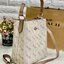 COACH TOWN BUCKET BAG WITH HORSE AND CARRIAGE PRINT ((2081-236)) 🔺กลับมาแล้ว ตามคำเรียกร้องค่ะ! กระเป๋าคล้องไหล่//สะพายข้างได้ วัสดุ pvc อย่างดี หนังนิ่มป่องพองตัวสวยงาม ลายรถม้าทั้งใบค่ะ ภายในกระเป๋าแบ่งเป็น2ช่องหลัก เปิดปิดแบบกระดุมแม่เหล็ก ภายใ