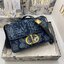 หนังแท้ DIOR Montaigne Denim Bag Blue Dior Jacquard กระเป๋าสะพายทรงกล่องเปิดหน้า งานหนังแท้และเดนิมแจ็กการ์ดอย่างดี แต่งอะไหล่CD ด้านหน้า มาพร้อมสายสะพายสามารถปรับระดับได้ ทรงสี่เหลี่ยมหนังเรียบสวยหรูอยู่ทรง ภายในโล่งมีโลโก้สามารถใส่มือถือของใช้จุกจิกได้ 