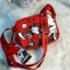 Kipling Mickey Plus Veni Crossbody Bag >>kipling factory oem HK ✔️1ในคอลเลคชั่น 90 ปี มิคกี้เม้าส์ ค่ะ ✔️พร้อมส่งที่ไทย ไม่ต้องรอพรี !! ✔️กระเป๋าสะพายครอสบอดี้ร์//สะพายข้าง ใบขนาดกำลังดี น่าใช้มากๆค่ะ ✔️แต่ละสี แต่ละลาย ว