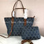 กระเป๋าสะพาย CELINE ซื้อ 1 ได้ถึง 2 ชิ้น เปิด - ปิดกระเป๋าด้วยซิป ด้านในโล่งกว้าง มีช่องซิป 1 ช่อง หูจับสูง 26 cm แถมกระเป๋าใบเล็กอีก 1 ใบ เปิด - ปิดด้วยซิป มาพร้อมสายสะพาย สามารถถอดและปรับได้ 3 ระดับค่ะ