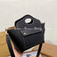 VIP 】BURBERRY FRAGRANCES CROSSBODY BAG VIP GIFT Burberry Pocket Compact Tote Bag รุ่นใหม่ล่าสุด วัสดุหนังแท้ Calf Skin ทรงตั้งดีไซน์สวยหรูอยู่ทรง ด้านหน้ามีช่องใส่ของ ภายในโล่งกว้าง สามารถใส่กระเป๋าสตางค์ใบยาว มือถือ ของใช้ได้ หูหิ้วหนังแท้จับถนัดมือ สายส