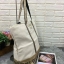 Victoria's Secret Canvas Tote Bag กระเป๋าสะพายวัสดุแคสวาสสีครีม ด้านล่างเป็นกลิตเตอร์ สกรีนชื่อแบรนด์ ฐานกระเป๋าเป็นหนัง ด้านหน้ามีช่องเล็กไว้ใส่ของได้ เปิดปิดด้วยซิป ซับในลายแบรนด์ มีช่องซิปเล็กแยกใส่ของ1ช่อง จุของได้เยอะมาก