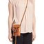 TORY BURCH MILLER METAL PHONE CROSSBODY อีกหนึ่งกระเป๋าใส่มือถือรุ่นฮิตที่เชื่อว่าหลาย ๆ คนต้องเคยเห็นผ่าน ๆ ตามาอย่างแน่นอน กับแบรนด์ Tory Burch ดีไซน์กระเป๋าทรงฝาพับแม่เหล็กใช้งานง่าย มาพร้อมดีเทล Logo สีเดียวกับเฉดสีของกระเป๋า แต่ยังมีความน่ารักด้วยทรง