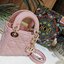 VIP 】CHRISTIAN DIOR MINI BAG VIP GIFT วัสดุหนังแท้ Calfskin ทรงเหลี่ยมหนังสวยหรูอยู่ทรงขึ้นลายเอกลักษณ์แบรนด์ ประดับTAGห้อยโลโก้แบรนด์อะไหล่ทองด้านหน้า เปิดปิดด้วยฝาปิด ภายในโล่งมีโลโก้สามารถใส่มือถือของจุกจิกได้ หูจับถนัดมือ สายสะพายหนังยาวถอดได้ปรับระดั