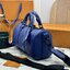 TOP ORI หนังแท้ | LV Keepall Bandoulière 25 กระเป๋าสะพายทรงหมอนสุดไอคอนิก หนังแท้ Taurillon ลายเกรน ฉลุลายโมโนแกรมสวยหรูคลาสสิก โทนสีหรูหราเข้ากันอย่างลงตัว