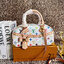 ORI หนังแท้ | LV x TM Handbag East West Murakami ซีซั่นนี้จะเป็นรุ่นไหนไปไม่ได้นอกจากรุ่นใหม่ล่าสุด พิมพ์ลายโมโนแกรมทั้งใบทรงล้ำสมัย หนังแท้นิ่มอย่างดี ประดับด้วยหมุดโลหะสีทองสุดหรูค่ะ