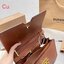 BURBERRY Leather Medium TB Bag / BURBERRY FRAGRANCES CROSSBODY BAG กระเป๋าสะพายหนังเรียบสวยอยู่ทรงดีไซน์ยอดนิยมประดับโลโก้แบรนด์ทองด้านหน้า เปิดปิดด้วยฝาปิดสัญลักษณ์ตัวB ภายในมีช่องแบ่งเป็นสัดส่วนมีช่องซิปหัวซิปแบรนด์