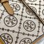 OUTLET 】Tory Burch T Monogram Jacquard Tote Bag ใบใหญ่ใส่จุมากค่ะสาวๆ! พร้อมส่ง! กระเป๋าที่สามารถใช้ได้กับทุกๆวัน วัสดุJacquard+หนัง ได้ลงตัว สวยงามค่ะ ปากกระเป๋าแบบหูรูด ที่จับอะไหล่แบรนด์สวย ภายในกระเป๋ากว้างมากๆ สาวๆที่สัมภาระเยอะนี่หายห่วงไปเลยค่ะ มีช