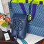 TORY BURCH MILLER METAL PHONE CROSSBODY อีกหนึ่งกระเป๋าใส่มือถือรุ่นฮิตที่เชื่อว่าหลาย ๆ คนต้องเคยเห็นผ่าน ๆ ตามาอย่างแน่นอน กับแบรนด์ Tory Burch ดีไซน์กระเป๋าทรงฝาพับแม่เหล็กใช้งานง่าย มาพร้อมดีเทล Logo สีเดียวกับเฉดสีของกระเป๋า แต่ยังมีความน่ารักด้วยทรง