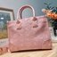 M.C.M SMALL MUNCHEN TOTE IN VISETOS พร้อมส่ง 3 สี กระเป๋าโท้ทไซส์เล็ก ขนาดกำลังสวย พกพาง่าย ใหม่ล่าสุด ที่ใช้สามารถใช้ได้ทั้งหนุ่มๆและสาวๆ รูปทรงคลาสสิค