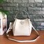 คอลเลคชั่นขายดี มากี่รอบๆ ก็หมดไวทุกรอบ!! TORY BURCH MCGRAW MINI BUCKET BAG กระเป๋าสะพาย และ ถือ คล้องแขน ทรงถัง สะพายได้ 2 ทรง ผลิตจากหนังแท้ หนังลูกวัว หนังนุ่ม หนังหอม น้ำหนักเบามากกก!! หนังลื่น นิ่มสวยมากๆ!! ด้านหน้าประดับโลโก้แบรนด์ ภายในโล่งกว้าง มี
