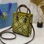 TORY BURCH T MONOGRAM EMBOSSED MINI TOTE สุดหรูกับกระเป๋าสะพายทรงโท้ท ไซส์มินิ ที่สร้างความหรูหราให้ตัวกระเป๋าด้วยดีเทลลายนูน แต่งแต้มลวดลายเอกลักษณ์ สีลูกคุณมากๆ!! วัสดุหนังแท้ ผิวสัมผัสดี ปากกระเป๋ามีแถบแม่เหล็กกันของหล่นได้ ภายในโล่ง ใส่ของจำเป็นได้ โท