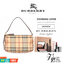 VIP 】Burberry Nova Check Small Shoulder Bag กระเป๋าสะพายไหล่ Vintage Check ที่ถือว่าเป็นสัญลักษณ์อันเก่าแก่ของแบรนด์ ภายในเป็นช่องโล่งกว้าง และมีคุณสมบัติการใช้งานที่ครบครัน อีกทั้งยังเปิด-ปิดง่ายด้วยซิปเดียว มีอะไหล่โลหะสีทองที่ช่วยให้กระเป๋าดูหรูหรามากย