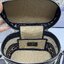 18cm Small DiorTravel Vanity Case กระเป๋าใส่เครื่องสำอาง มาพร้อมกับลวดลาย Oblique ปักอย่างประณีตและประดับด้วยสัญลักษณ์ Christian Dior Paris มาพร้อมสายสะพายและหูจับในตัว ปรับเปลี่ยนใช้งานได้ตามสไตล์