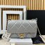 CHANEL FLAP BAG Pearls & Gold-Tone Metal กระเป๋าสะพายดีไซส์คลาสสิคหนังแท้แต่งมุก เกรดออริ สลับแท้ 1:1 ใช้งานต่างประเทศได้ ภาพถ่ายจากงานขายจริง