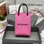 หนังแท้ BALENCIAGA Shopping Phone Pouch leather tote พกกระเป๋าช้อปปิ้งขนาดมินิ ไปทุกที่ในฤดูกาลนี้ ดีไซน์ที่ใช้ได้ทุกวันตั้งแต่หนังแบบมีเท็กซ์เจอร์ ภาพสินค้าถ่ายจากงานขายจริง ใช้งานต่างประเทศได้