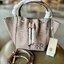TORY BURCH MCGRAW DRAGONFLY MINI SATCHEL ((90474)) พร้อมส่งที่ไทย แนะนำต้องมีติดตัว สวยมากๆ! กระเป๋าหิ้วหรือสะพายข้างได้ หนังแกะนิ่มสวย อย่างดีเลยค่ะ ดีเทลด้านหน้าแบบหูรูด ปากกระเป๋าเปิดปิดแบบกระดุมแปลก ภายในโล่งกว้าง ใส่ของได้ครบครันหายห่วงค่ะ; มีช่องให้