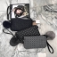 เอาใจสาวๆ ที่ต้องการหากระเป๋าสะพายข้างใบเล็กๆเบาๆ สะพาย cross body สวย สะพายจบในใบเดียว แนะนำใบนี้เลยค่า ตัวกระเป๋าสีดำ อะไหล่ดำ เรียบหรูมากคะ จากแบรนด์ David Jones ตัวกระเป๋าสะพาย ปรับเก็บสายถือเป็น clutch bag ได้คะ มีสายคล้องข้อมือ ขนาดกะทัดรัด พร้อมช่อ