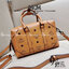 M.C.M SMALL E/W SOFT BERLIN CROSSBODY IN VISETOS ไอเท็มใหม่ในดีไซน์ทรงกระเป๋าเดินทางแบบคลาสสิค ย่อส่วนมาให้ใช้งานได้แบบสบายๆ พกพาสะดวก แมทช์ได้ทุกสไตล์ ใช้ได้แบบ unisex ใช้งานง่ายด้วยหูจับในตัว และซิปหลัก อะไหล่สีดำดูมีมิติตัดกับสีน้ำตาลคอนยัคได้เป็นอย่าง