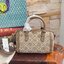 small: Tory burch T Monograme Jacquaed Mini Duffle Bag เป็นทรงกระเป๋าที่มีความฮอตฮิตตลอดกาล ด้วยรูปทรงคลาสสิคและเหมาะใช้งานเข้ากับทุกสถานการณ์ ไม่ว่าจะเป็นกระเป๋าสะพายไหล่ เพิ่มความคล่องตัวและเข้าได้กับทุกลุค ไม่ว่าจะเป็นวันสบายๆ หรือวันที่ต้องออกไปทำกิจก