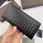 หนังแท้ BOTTEGA VENETA LONG WALLET / BV LONG WALLET / BV Wallet พร้อมส่งที่ไทย กระเป๋าสตางค์ใบยาว 2 พับ รุ่นตามหา มาเท่าไหร่ไม่เคยพอเลยค่า เป็นรุ่นคลาสสิกที่หยิบมาใช้งานได้บ่อยที่สุด งานหนังลูกวัวแท้ทั้งใบ ใช้ทนทานได้นาน ใช้ทนทานได้นานภาพสินค้าถ่ายจากงานข