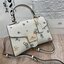 สวยหรู ดูไฮ มากๆคะ💐 COACH PEPPER TOP HANDLE SHOULDER BAG ((C4092//C1325//C1323)) พร้อมส่งที่ไทย รุ่นแนะนำค่ะ! กระเป๋าหิ้วหรือสะพายไหล่ได้ หนังแท้สวยงาม ทรงหรูมากค่ะ เปิดปิดแบบกระดุมแม่เหล็กมีอะไหล่โลโก้แบรนด์เด่นด้านหน้า ภายในสามารถใส่กระเป๋าเงินใ