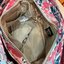 Kipling Damen Orelie Henkeltasche รุ่น K15257 กระเป๋าถือ/สะพาย Crossbody ขนาดกำลังดี หูกระเป๋ายาวสามารถคล้องบ่าได้ วัสดุpolymode100% ผ้ากันน้ำ กระเป๋ามีน้ำหนักเบา มีช่องซิป ด้านหน้า และ ด้านหลัง ภายในแบ่งเป็น 3 ช่องหลักใช้งาน ช่องซิปกลางแยกเป็นสัดส่วน จุข