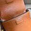 TORY BURCH MILLER METAL PHONE CROSSBODY อีกหนึ่งกระเป๋าใส่มือถือรุ่นฮิตที่เชื่อว่าหลาย ๆ คนต้องเคยเห็นผ่าน ๆ ตามาอย่างแน่นอน กับแบรนด์ Tory Burch ดีไซน์กระเป๋าทรงฝาพับแม่เหล็กใช้งานง่าย มาพร้อมดีเทล Logo สีเดียวกับเฉดสีของกระเป๋า แต่ยังมีความน่ารักด้วยทรง