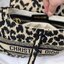 หนังแท้ DIOR SADDLE BAG Oblique Embroidery รุ่นใหม่ทอลายเสือ กระเป๋ารุ่นยอดนิยมตามแบบฉบับแบรนด์ งานทอลายคมชัด ใช้งานได้ 2 แบบ สะพายยาว CROSSBODY และสายสั้นถือได้เก๋ๆ ลุคนี้คูลสุดๆ เลยค่าา ภาพถ่ายจากสินค้าจริง! สวยมาก พร้อมส่งที่ไทยราคาสุดคุ้ม สาวๆ ห้ามพลา