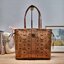 M.C.M SMALL REVERSIBLE LIZ SHOPPER IN VISETOS พร้อมเสิร์ฟความสวยให้ถึงบ้าน กับกระเป๋าทรงโท้ทไซส์ small ขนาดกำลังสวย แถมไม่พอ!! ยังมีใบลูกไปให้อีก สะพายแยกได้เก๋ๆด้วย!! ใครที่มองหากระเป๋าทรงโท้ทจุๆหน่อย ก็ต้องใบนี้เลย ดีไซน์ทรงสวยน่าใช้ โดดเด่นกว่าใคร ไม่ซ