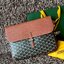 ORI หนังแท้ | Goyard Coursier Messenger bag กระเป๋าทรงแมสเซ็นเจอร์ดีไซน์ใหม่เพรียวบาง น้ําหนักเบากะทัดรัด ภายในมีช่องหลักขนาดใหญ่และกระเป๋า มีช่องด้านหลังสําหรับจัดเก็บสิ่งจําเป็นในชีวิตประจําวัน