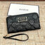 ของแท้ 💯% Guess Front Logo Wallet กระเป๋าเงินวัสดุหนังเดินด้ายตัวอักษรแบรนด์ ด้านหน้ามีโลโก้แบรนด์เด่นสวยหรูเลยค่ะ