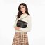 MARC JACOBS THE J MARC SHOULDER BAG คอลเลคชั่นใหม่ล่าสุด สวยฟาดกว่าใคร ใบไหนๆก็ต้องหลีก กับกระเป๋าสะพายไหล่สุดหรู รูปทรงใช้งานง่าย ดีไซน์เรียบ แต่แฝงไปด้วยความผู้ดี ดูแพง