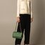 TORY BURCH FLEMING SOFT CONVERTIBLE SHOULDER BAG รุ่นหายากที่สาวๆตามหา มาพร้อมเสิร์ฟความสวยถึงบ้านไปเลยจ้า รอบนี้คัดสีสวยๆมาให้ได้ช้อปกันอย่างจุใจไปเลย กระเป๋าสะพายไหล่ หนังแท้นิ่มเต็มใบ สวยหรูดูแพง เปิด-ปิดด้วยตัวกดล็อคแน่นหนา สายสะพายในตัวปรับใช้ได้ 2 แ