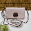 Kate Spade New York Crossbody Bag กระเป๋าสะพาย crossbody size mini กำลังน่ารัก วัสดุหนังลาย saffiano น้ำหนักเบา ด้านหน้ามี logo brand เปิดเปิดกระเป๋าแบบหมุนล็อค ภายในโล่งใส่มือถือได้ทุกรุ่น ใส่กระเป๋าสตางค์ใบสั้น, มือถือได้ทุกรุ่น ภายในมี 1 ช่องเล็ก ใส่มื