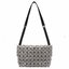 Baobao Issey Miyake Prism Sac ชาวมินิมอลทั้งชายและหญิงต้องถูกใจรุ่นนี้ เพราะ Prism Sac เป็นกระเป๋าแบบ unisex ที่มาพร้อมกับความเรียบง่ายของวัสดุเนื้อแมตต์ แต่ให้ลุคสไตล์เท่แบบคูลๆ โดดเด่นด้วยดีไซน์ที่ออกแบบมาให้ใช้งานที่ง่าย ตอบโจทย์ทุกสถานการณ์ฝาพับแบบเปิ