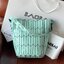 Baobao Issey Miyake Large Bucket กระเป๋าบัคเก็ตขนาดใหญ่สามารถใช้ใส่ร่มพับได้หรือขวดน้ำขนาดเล็กได้ ซีรีย์ใหม่นี้มีจุดเด่นที่แผ่นรูปทรงสี่เหลี่ยมด้านขนานในแนวตั้ง