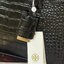 Tory Burch Walker Embossed Small Satchel Collection นี้เหมาะสำหรับผู้หญิงที่มีความสุขุมและเป็นผู้ใหญ่ เพราะดีไซน์ของกระเป๋าหนังรุ่นนี้ได้ผลิตออกมาโดยเน้นความเรียบง่าย เป็นทางการและดูแพง