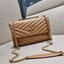TORY BURCH KIRA CHEVRON CONVERTIBLE SHOULDER BAG กระเป๋าสะพายรุ่นยอดฮิต ไซส์ใหญ่จัดเต็มให้เน้นๆ ใช้ยังไงก็ดูหรู ดีไซน์เฉพาะตัว วัสดุหนังแกะ สัมผัสนิ่ม เปิด-ปิดด้วยกระดุมแม่เหล็ก ภายในเป็นช่องโล่ง แบ่งสัดส่วนไว้ดีมากๆ ใส่กระเป๋าสตางค์ มือถือ เครื่องสำอางค์