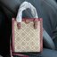 Tory burch t monogram jacquard mini tote ลวดลายT monogram ด้วยโลโก้สุดไอคอนนิคของแบรนด์ โดดเด่นด้วยกราฟฟิคและดีไซน์ ออกมาในหลายรูปแบบหลายคอลเลคชั่น แต่ละคอลเลคชั่นสวยหรูไม่แพ้กัน ทรงมินิโท้ท ขนาดกำลังดี ใช้งานง่าย ก็เป็นอีกหนึ่งรุ่นที่ทันยุคทันสมัยที่สาวๆ
