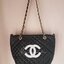 Chanel GWP Tote Bag With Chain New arrival! กระเป๋าสะพายทรง Tote VIP Gift With Purchase รุ่น Limited Edition VIP gift ของแท้จาก Chanel Perfume Counter วัสดุหนังเรียบลายตาราง ขนาดกำลังดี น้ำหนักเบา ด้านหน้ามีโลโก้ เปิดปิดด้วยกระดุมแม่เหล็ก ภายในมีโลโก้ และ