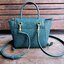 พรีเมี่ยมกิ๊ฟแท้ 100% 】CELINE HANDLE AND CROSSBODY BAG VIP GIFT WITH PURCHASE (GWP) กระเป๋าถือและสะพายพรีเมี่ยมกิ๊ฟ Limited Edition จาก CELINE HAUTE PARFUME DUTYFREE COUNTER หนัง Saffiano ดีไซน์ยอดนิยมหนังสวยอยู่ทรงดูแลรักษาง่าย เปิดปิดด้วยฝาปิด Belt ด้าน
