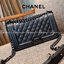Chanel Boy 10" พร้อมส่งที่ไทย รุ่นสุดฮอต ดีไซน์อะไหล่ดำ เรียบหรูมากๆ!! วัสดุหนังลายคาร์เวีย ทรงคลาสสิคที่สาวๆห้ามพลาด!! ในราคาสุดคุ้ม เปิด-ปิดกระเป๋าด้วยตัวล็อค ภายในโล่งกว้าง ไซส์ใหญ่ใส่ของได้เยอะ มีช่องแยกในกระเป๋า มาพร้อมสายสะพายโซ่สลับหนังรองบ่า 