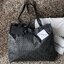 ORI 🥂 Baobao Issey Miyake Cart geometric tote bag / Miyake Cart Tote Bag รูปทรงที่สร้างขึ้นโดยบังเอิญ' เสื้อผ้าที่มีโครงสร้างและได้รับการออกแบบทางวิศวกรรมอันเป็นเอกลักษณ์ของแบรนด์ ส่งต่อไปยังเครื่องประดับที่น่าประทับใจและไร้กาลเวลาเหล่านี้ กร