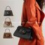 Gucci Horsebit 1955 mini bag / GG VINTAGE CROSSBODY BAG กระเป๋าสะพายข้าง สวยย้อนยุค ดีไซน์วินเทจแฝงความหรู เปิด-ปิดด้วยกระดุมแม่เหล็ก ภายในโล่งกว้าง แบ่งสัดส่วนไว้อย่างดี สายสะพายมีให้ 2 ถึงแบบ สลับใช้ได้ไม่มีเบื่อ แถมยังมีหูจับในตัว เข้าได้กับทุกลุค แมทช
