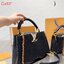พร้อมส่ง 3 สี 🥂 LV Capucines Top Handle Bag / LV Makes Waves With Its New Capucines แบบใหม่แบบสับ น่ารักมากเว่อร์ ฐานกระเป๋าดีไซน์เวฟ โค้งน่ารัก